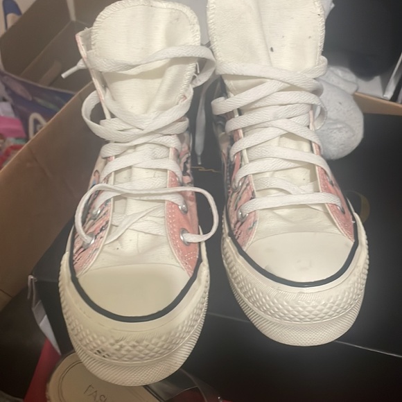 Platform chucks only worn once - Picture 4 of 4